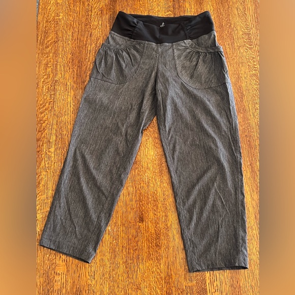 Prana Women's XS Summit Capri Crop Pants Charcoal Gray Space Dye Shirred Pockets - Picture 3 of 16